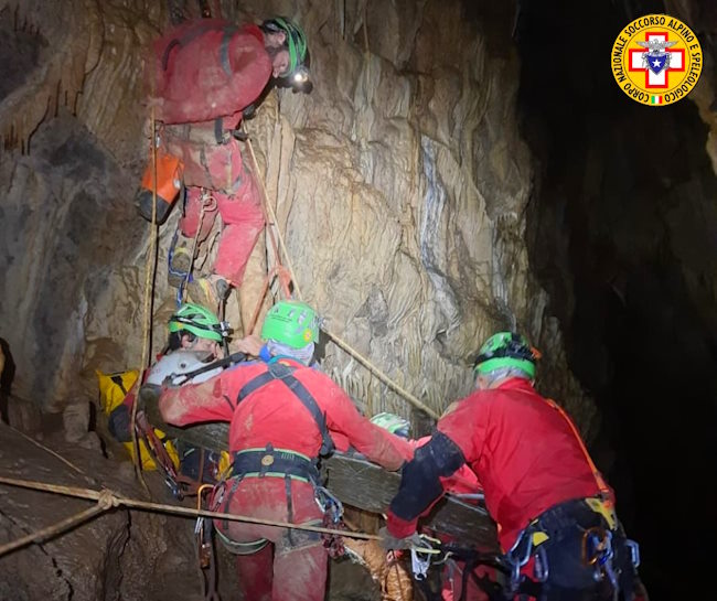 Esercitazione del Soccorso Alpino e Speleologico nella Grotta dei Cervi a Pietrasecca di Carsoli: testata la maxiemergenza in ambiente ipogeo