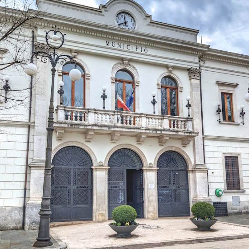 Diritti dei minori: Tagliacozzo aderisce alla campagna "Go Blue" di UNICEF illuminando di blu la facciata del Municipio