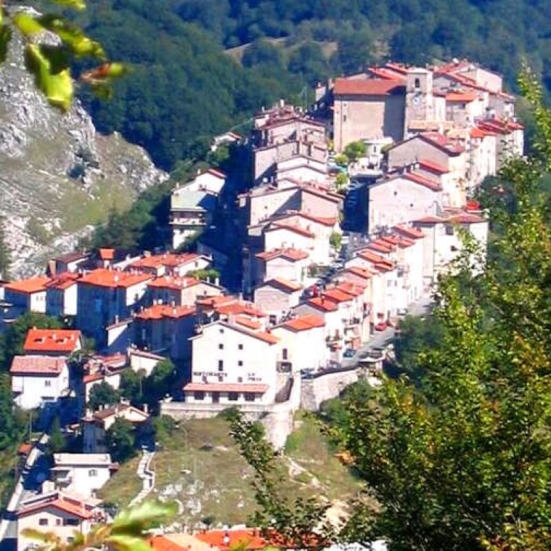 "Pretamara Fresilia Oppidum". Tre modi di scrivere Pretamara: Pietra Mara, Pietramara e Pretamara